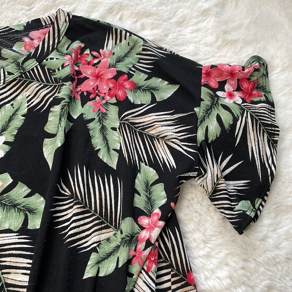 Ruffle sleeve Top - Picture 10 of 10